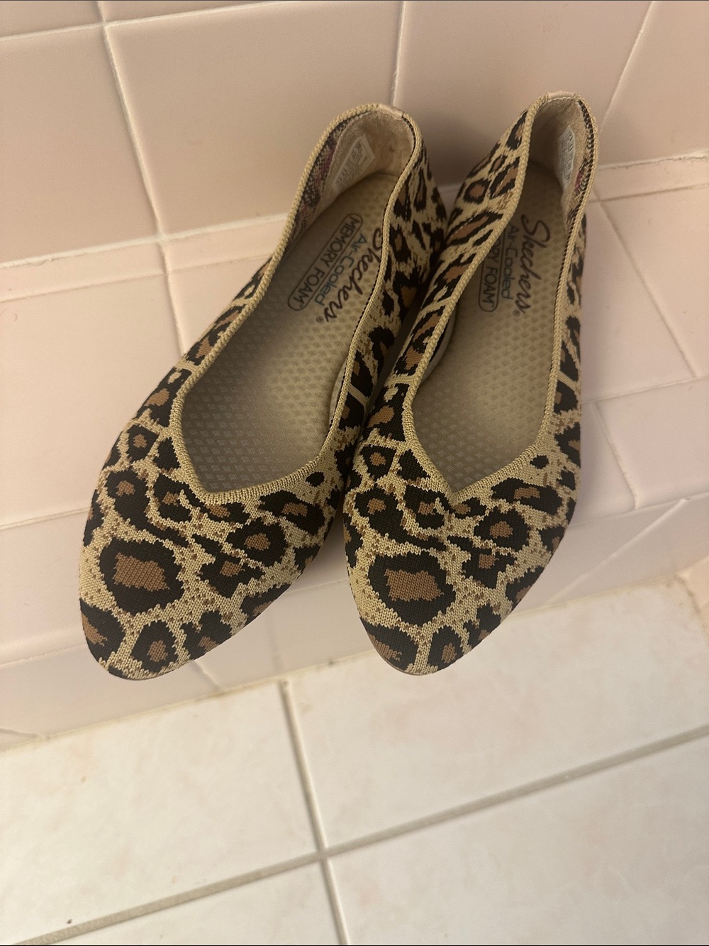 NEW Skechers Women's Leopard Knit Slip-On Flats in Tan and Black